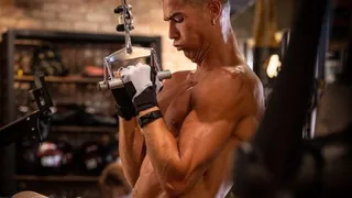 Cristiano Ronaldo exhibió el trabajado físico que luce a sus 37 años