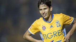 Compañero de Eduardo Vargas sufrió quemaduras en el rostro por accidente de pirotecnia