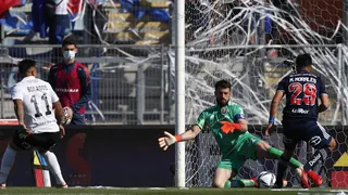 Colo Colo golpeó de entrada a la U en el Superclásico con gol de Marcos Bolados