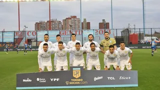 Racing de Mena y Arias goleó a Arsenal y se encumbró en Argentina