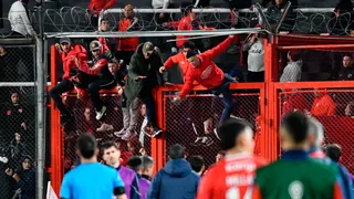 “Perdió el fútbol, ganaron los violentos”: la dura reacción de Independiente tras el fallo que clasificó a la U de Chile