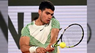 Alcaraz elevó el tono para derrotar a Shapovalov y pasar a octavos de final en Roland Garros