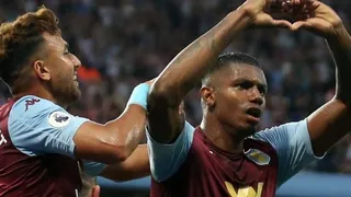 Aston Villa sumó sus tres primeros puntos en la Premier League a costa de Everton