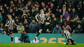 Newcastle doblegó a Aston Villa y trepó en la tabla de la Premier