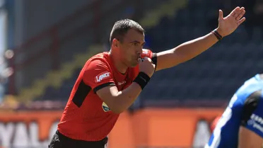 Árbitro chileno estará en el VAR del partido de cuartos de Argentina vs Suiza