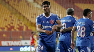 Osorio puso en ventaja a la U tras un difícil arranque ante Everton