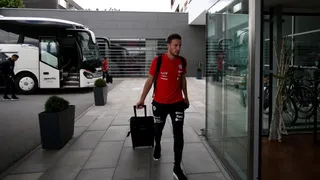 La selección chilena llegó a Europa para enfrentar tres partidos amistosos