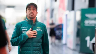 Fernando Alonso firmó nuevo contrato con Aston Martin hasta 2026