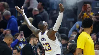 LeBron James brilló con un triple doble en triunfazo de Lakers ante Warriors