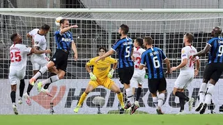 Diego Godín empató de cabeza para Inter de Milán ante Sevilla en la final de la Europa League
