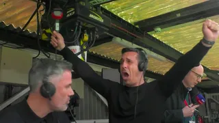 Las hilarantes reacciones de Gary Neville y Jamie Carragher tras el clásico inglés