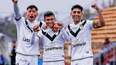 Primera B: Santiago Morning celebró al ganar un partido pendiente que los dejó en zona de liguilla