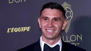 Emiliano “Dibu” Martínez logró el premio Yashin al mejor arquero de la temporada