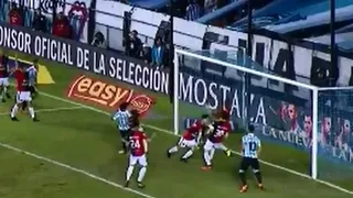 Jugador de Racing desperdició increíble gol debajo del arco