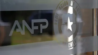 Turner solicitó arbitraje a la Cámara de Comercio por fallida negociación con comisión CDF de la ANFP