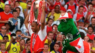 Mesut Ozil ofreció pagar el sueldo a la “mascota” de Arsenal