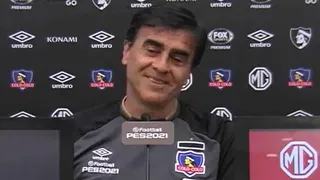 ¿Está pensando en Valdivia? La divertida confusión de Quinteros en conferencia de prensa