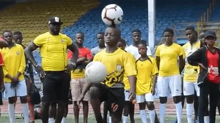 Eche Chinonso, el niño que es gran novedad en el libro de los Record Guinness por sus 111 toques de balón