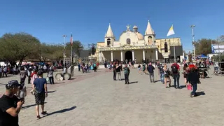 Erick Pulgar visitó a la Virgen del Carmen en La Tirana