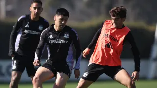 El prometedor delantero extranjero que gana espacio con Fernando Ortiz en Colo Colo