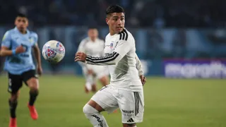 Pierre Allende firma su primer contrato profesional con Colo Colo: el delantero de 17 años que ya debutó en la Copa Chile