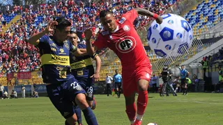 Marcelo Larrondo lideró la remontada de Unión La Calera ante Everton en el Estadio Sausalito