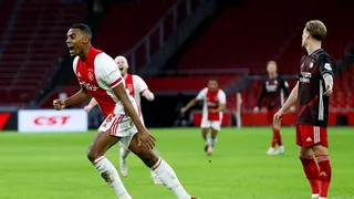 Ajax sigue firme como líder tras batir a Feyenoord en uno de los clásicos de Holanda