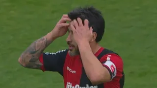 El increíble gol que se perdió Pablo Pérez en la caída de Newell’s en el clásico ante Rosario