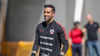 Claudio Bravo se perfila como titular para el amistoso de la Roja ante Argentina