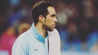 Claudio Bravo pasa la cuarentena haciendo karaoke con sus hijas