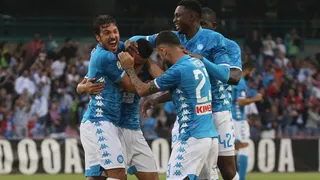 Napoli venció a Sassuolo y recortó distancias con el líder Juventus en la Serie A