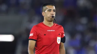 Sigue la polémica tras el U Católica vs Everton: árbitro revela insultos de un jugador expulsado