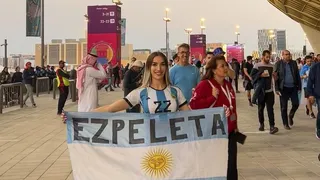 Hinchas argentinas que festejaron en topless evitaron un castigo en Qatar