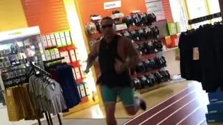 Marcelo Ríos corrió en una tienda mientras se prepara para enfrentar a Kyrgios