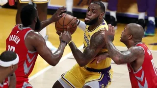 Houston Rockets y James Harden opacaron el estreno de LeBron en Los Angeles