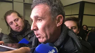 Espina en su llegada a Chile: El plantel de Colo Colo está cerrado, pero puede salir algún jugador