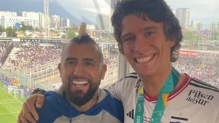Arturo Vidal compartió con medallistas panamericanos homenajeados en el Monumental