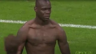 Icónica celebración de Mario Balotelli en la Eurocopa cumple 10 años