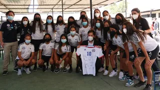 Presidente Boric compartió con La Roja Femenina sub 17 que clasificó al Mundial