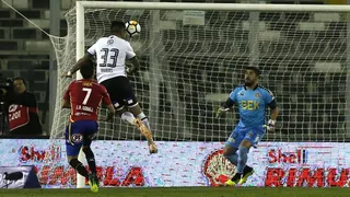 Un centro de Valdés permitió a Barrios marcar el empate entre Colo Colo y Unión Española