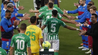“Educación y respeto siempre”: Claudio Bravo valoró el pasillo de Barcelona a Real Betis
