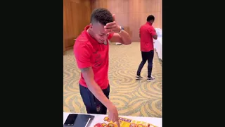 ¡Sorprendido! La reacción de Byron Castillo al verse con Ecuador en el álbum del Mundial