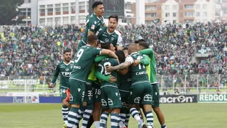 Santiago Wanderers aplastó a Cobreloa y se consolidó como líder de la Primera B