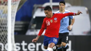 El árbitro no informó como agresión el episodio de Gonzalo Jara con hincha que invadió la cancha