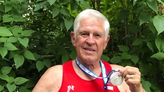 Chileno con 80 años ganó medalla de plata en Mundial de Atletismo Máster