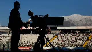 Torneos cortos, playoffs y una Supercopa de cuatro equipos: la polémica fórmula que estudia la ANFP para saldar millonaria deuda con TNT