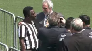 Doble de Pelé llegó al funeral y contó que “O Rei” le ayudó a dejar el alcoholismo