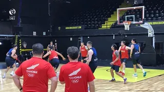 Pensando en Argentina y Venezuela: La Roja de baloncesto tuvo su primera práctica en Buenos Aires