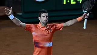 Djokovic superó la resistencia de Auger-Aliassime y se metió entre los cuatro mejores en Roma