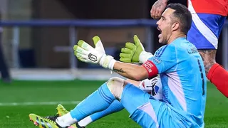 El liderazgo de Claudio Bravo en Chile: Siguió hasta los camarines a Wilmar Roldán para reclamarle